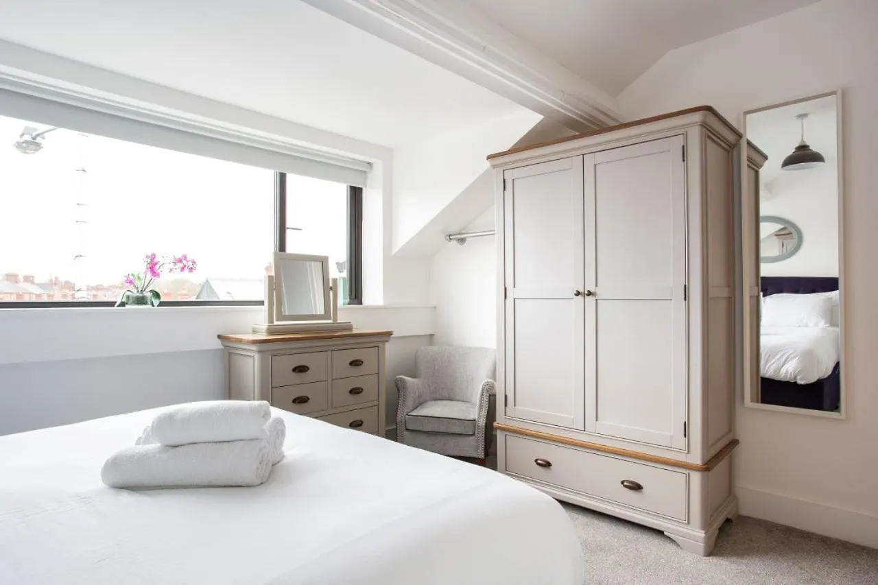 Fabulous Penthouse, Brilliant Location, Sleeps 6! Apartment Belfast